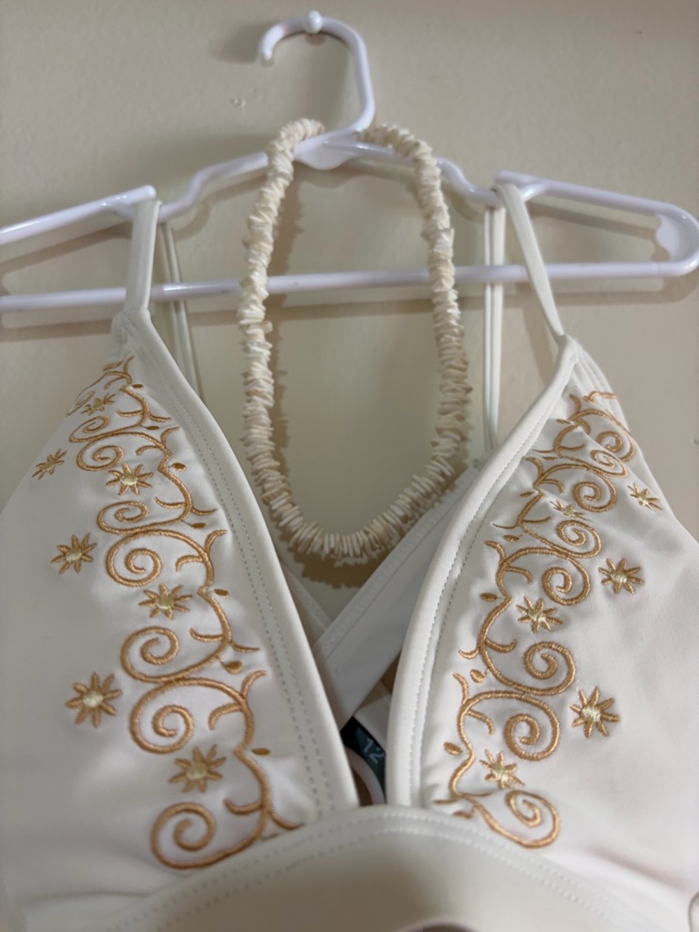 Cupshe Cream/white Bikini Set with Gold Embroidery with necklace. - Picture 12 of 13